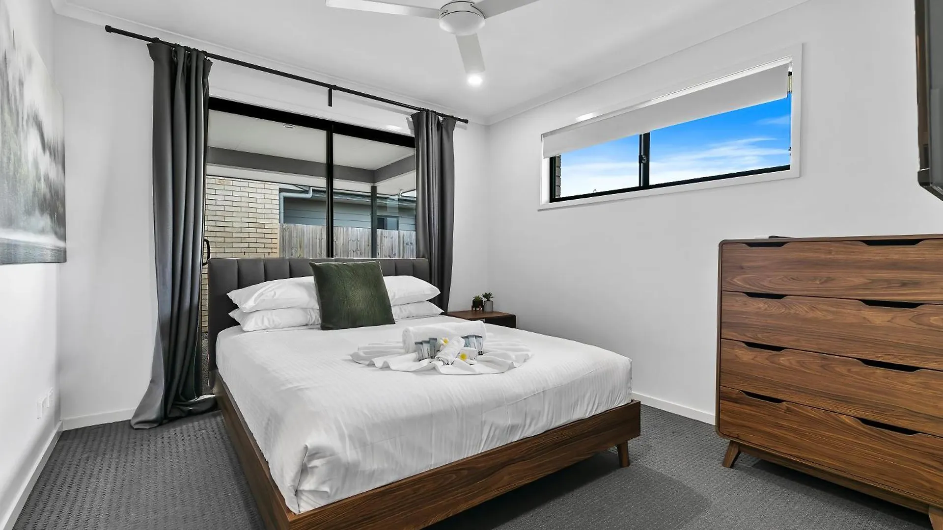 Dingo Den! Villa Caboolture 0*,  Australia